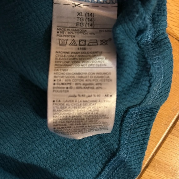 Bundle of Old Navy and Ruum Teal and Floral XL Long Sleeve Tees - Picture 6 of 14